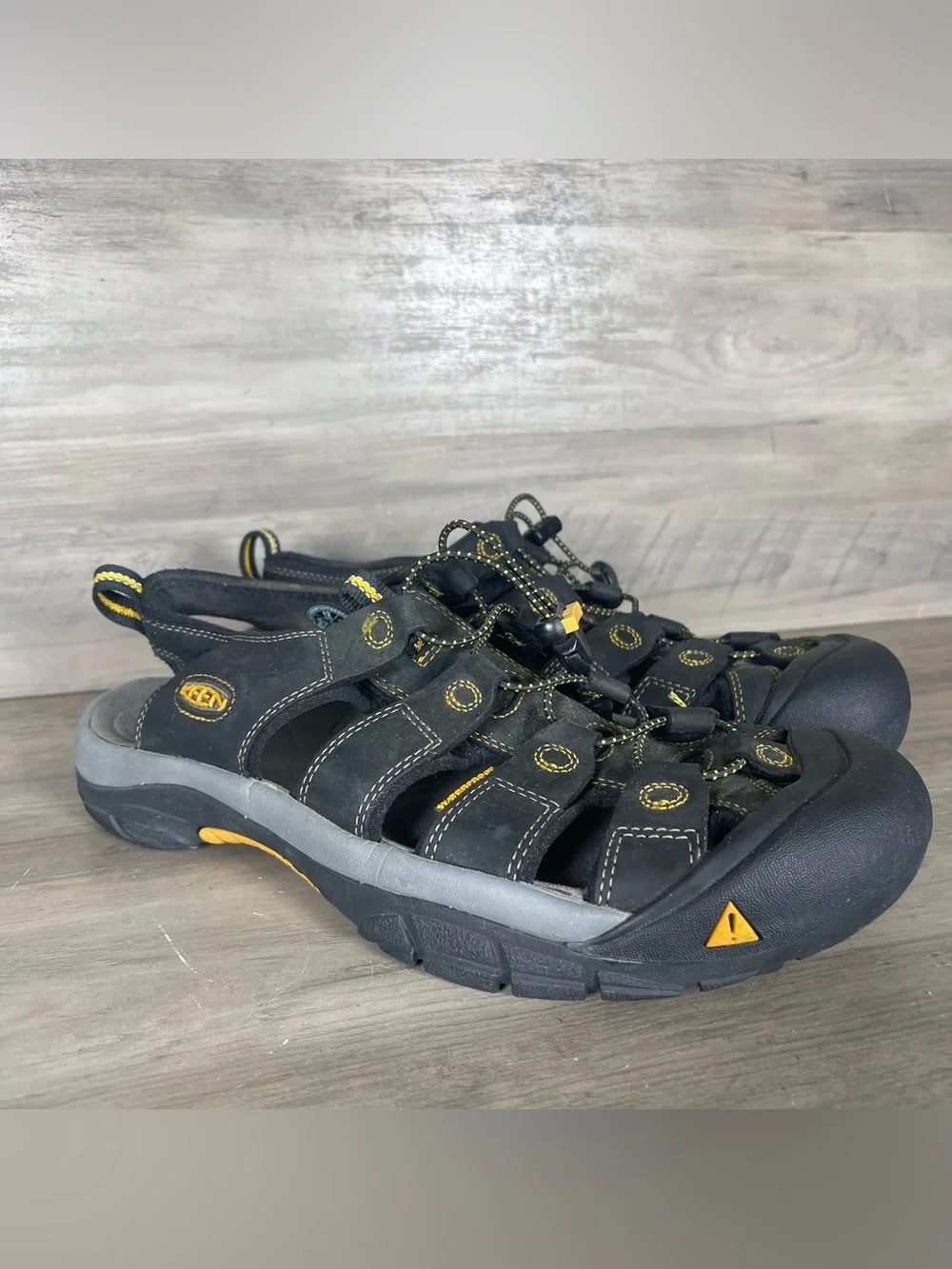 Keen Newport H2 Mens 12 Waterproof Bungee Strap Outdoor‎ Active Sandals Gorpcore